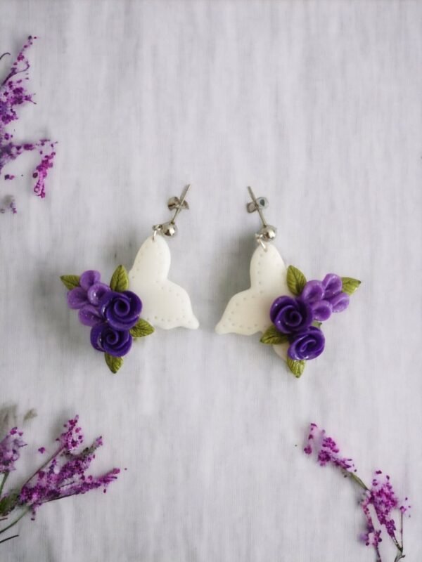 Boucles d'oreilles Papillons blancs et roses violettes