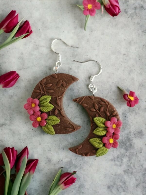 Boucles d’oreilles Lune chocolat ornées de fleurs
