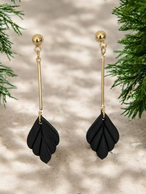 Boucles d'oreilles Feuilles Noires sur tige