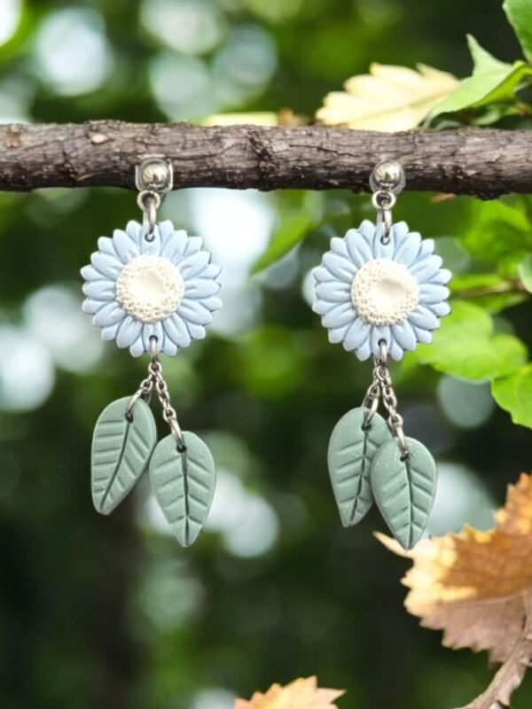 Boucles d'oreilles marguerites bleues et feuille