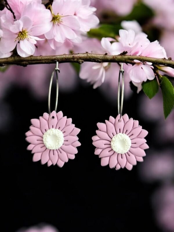 Boucles d'oreilles tournesols mauve sur créoles