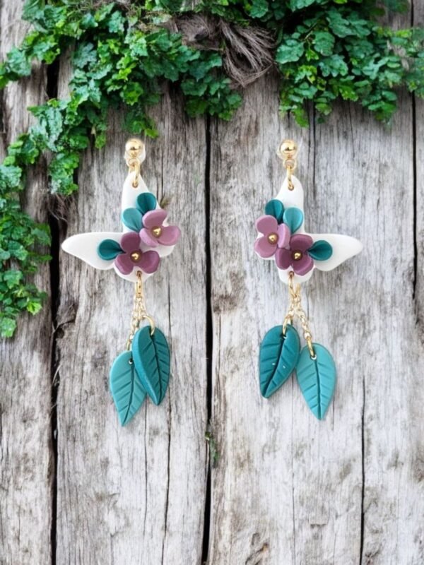 PXL_20250508_150006528.PORTRAIT.ORIGINAL Boucles d'oreilles Papillons blancs turquoises