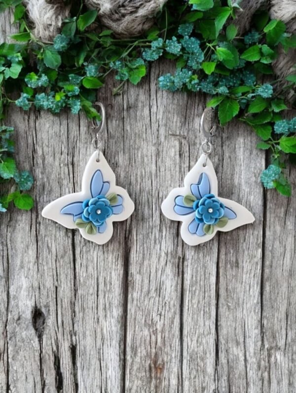 Boucles d'oreilles Papillons blancs et bleus