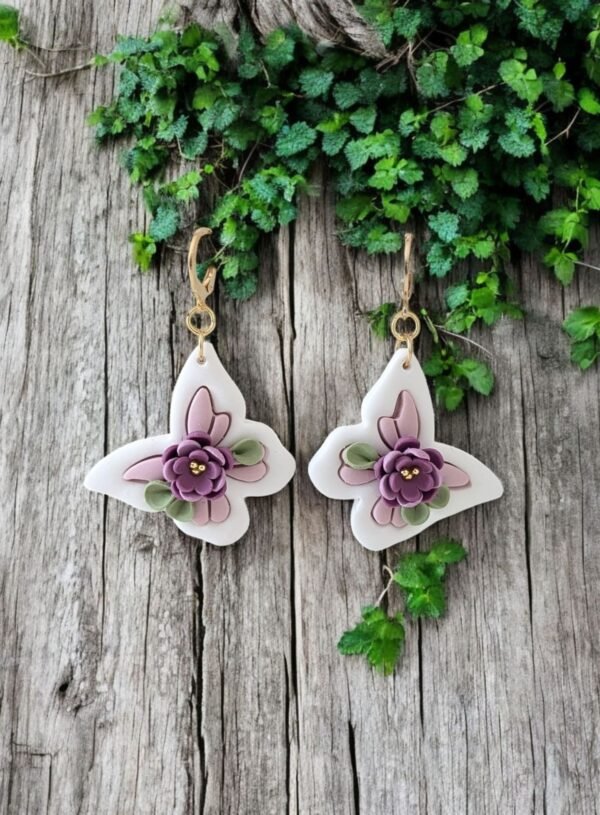 PXL_20250529_124048371.PORTRAIT.ORIGINAL (2) Boucles d'oreilles Papillons blancs et roses