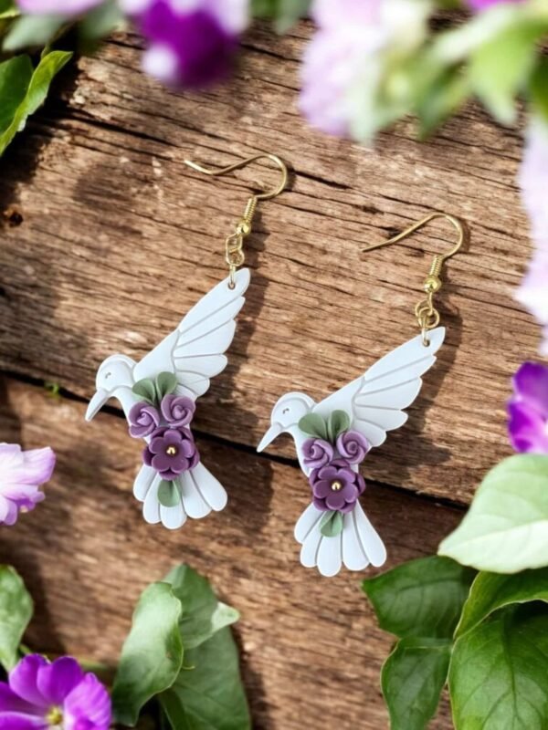 Boucles d'oreilles oiseaux blancs et fleurs mauves