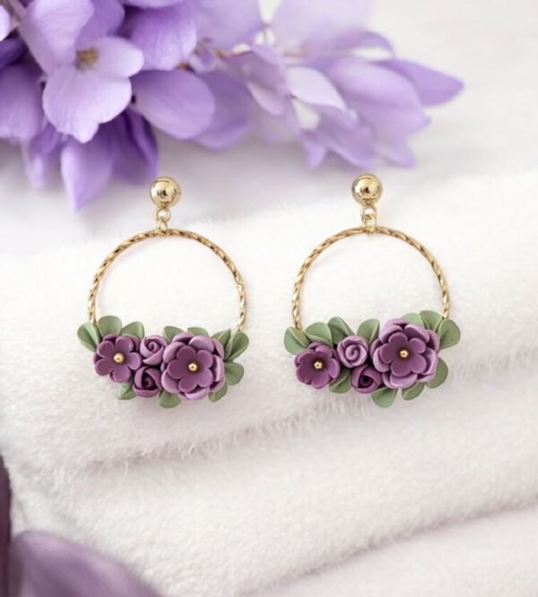 Boucles d'oreilles anneaux torsadés florales mauves