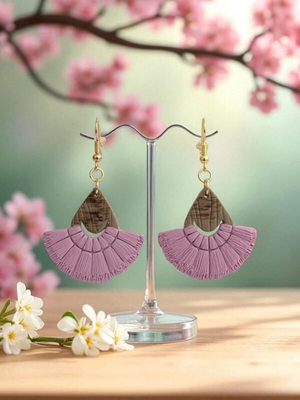 PXL_20250713_125602805.PORTRAIT.ORIGINAL (1) Boucles d'oreilles effet macramé et bois - parme