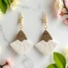 Boucles d'oreilles effet macramé et bois - blanc