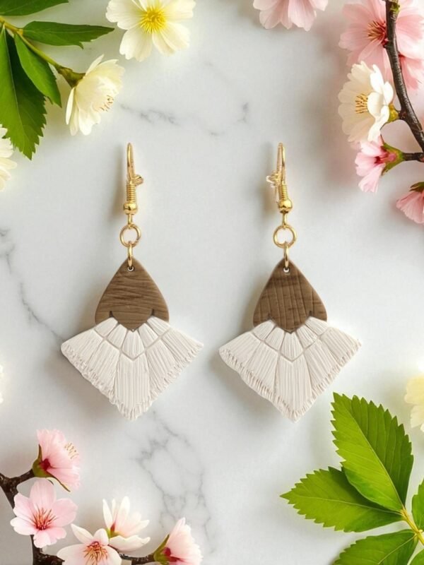 Boucles d'oreilles effet macramé et bois - blanc