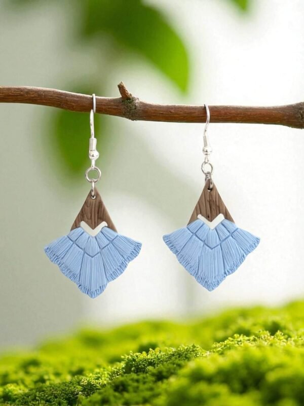 Boucles d'oreilles effet macramé et bois - bleu ciel