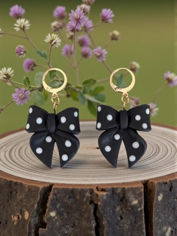 PXL_20260209_130528226.PORTRAIT.ORIGINAL Boucles d'oreilles Noeud Noir et Blanc