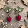 PXL_20260409_124625954.PORTRAIT.ORIGINAL Boucles d'oreilles Fraises et feuilles