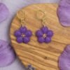 1780574206708~2 Boucles d'oreilles Fleurs violettes