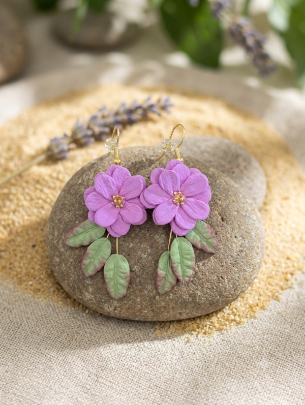 1783861163979 Boucles d'oreilles Fleurs mauves et feuilles